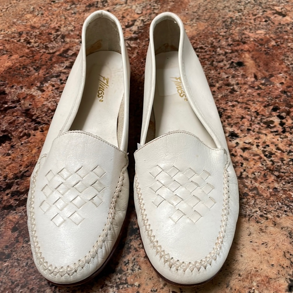 Flings Vintage Whitish leather Loafers with basket   weave on top of shoe. Sz 8